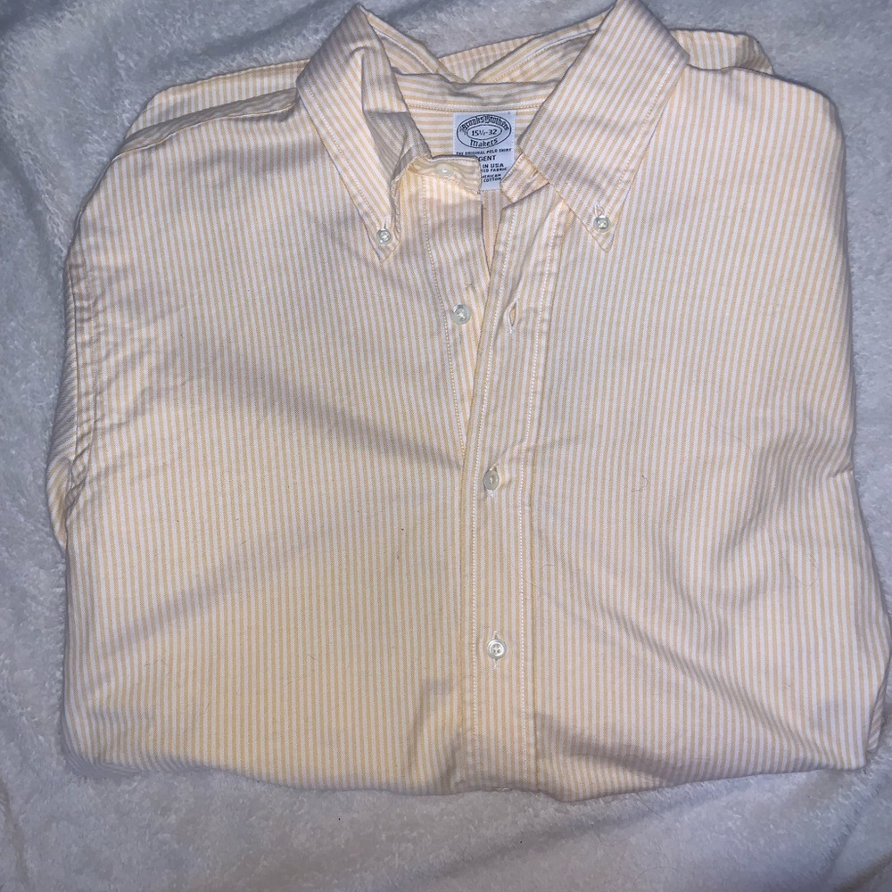 Vintages brooks brothers regent yellow stripe dress shirt
15 1/2-32